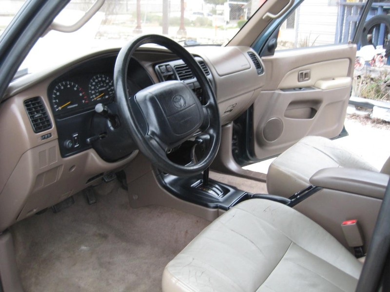 Toyota 4Runner Vehicle Image 15