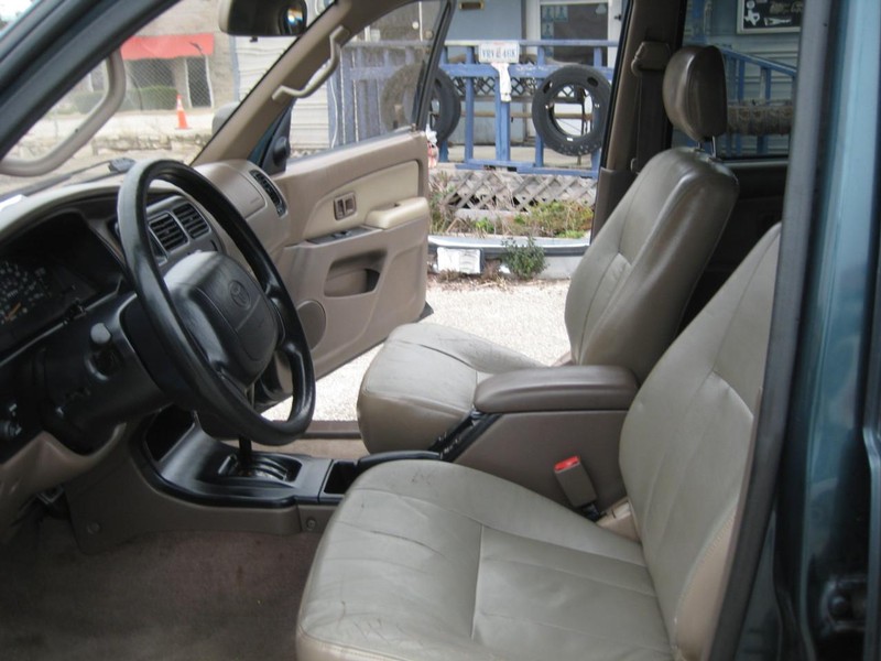 Toyota 4Runner Vehicle Image 16