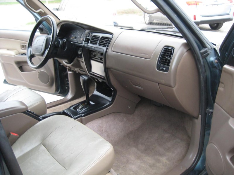 Toyota 4Runner Vehicle Image 18