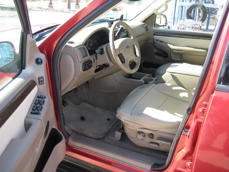 Ford Explorer Vehicle Image 08