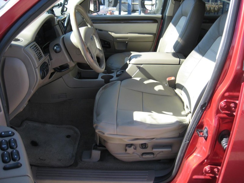 Ford Explorer Vehicle Image 09