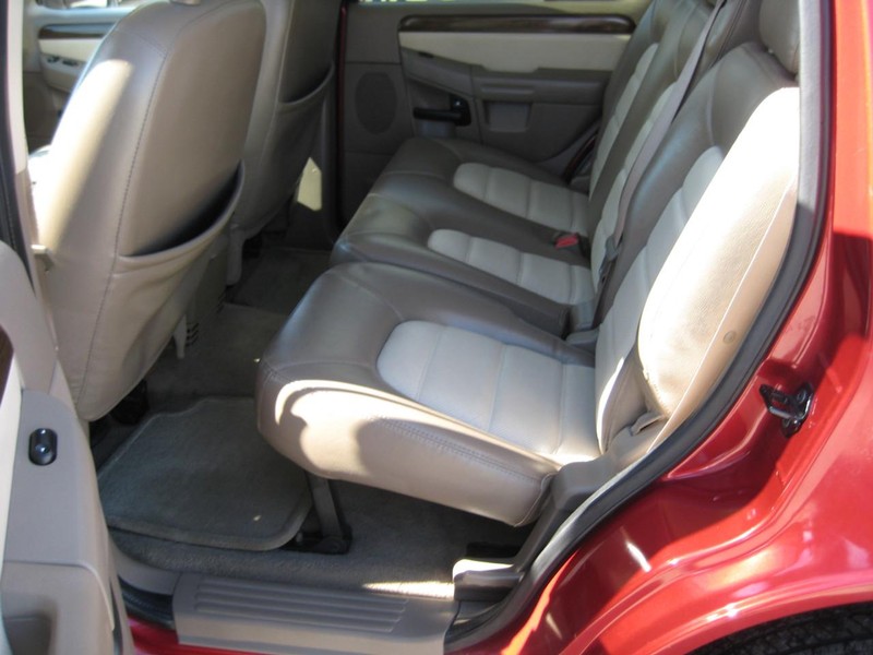 Ford Explorer Vehicle Image 10