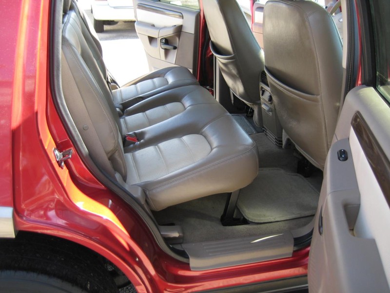 Ford Explorer Vehicle Image 12