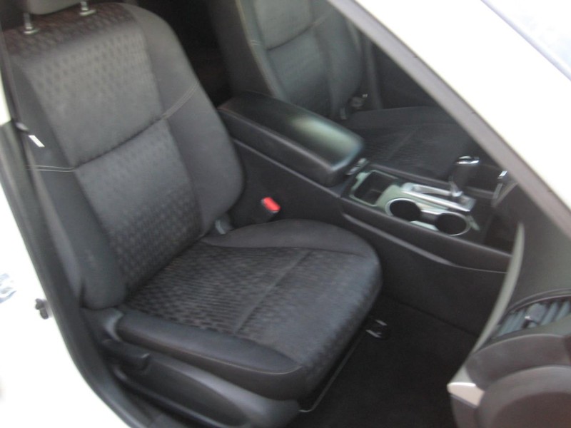 Nissan Altima Vehicle Full-screen Gallery Image 15