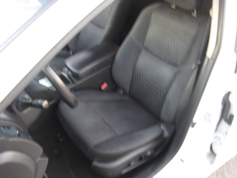 Nissan Altima Vehicle Full-screen Gallery Image 17