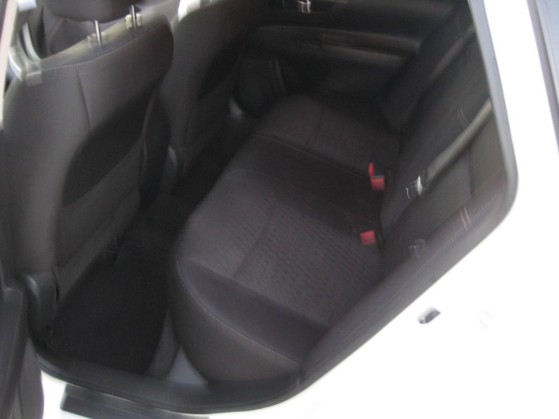 Nissan Altima Vehicle Full-screen Gallery Image 18