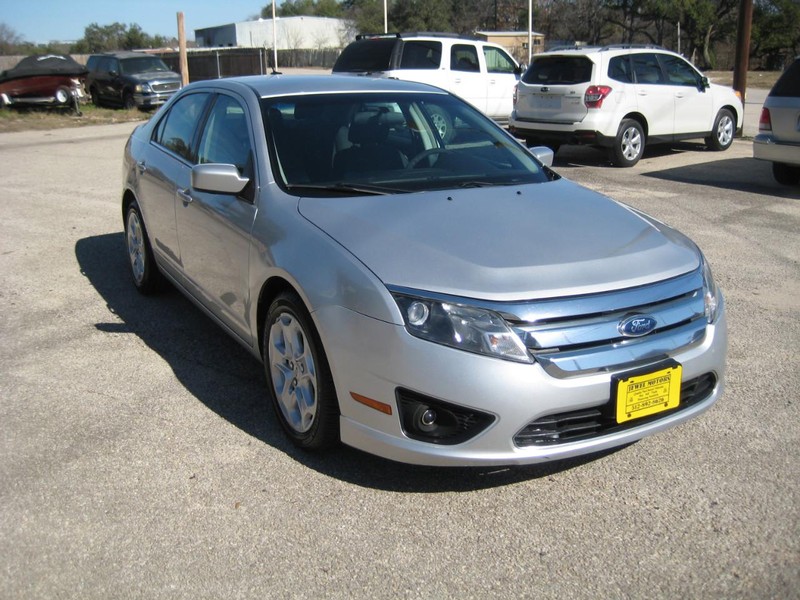 Ford Fusion Vehicle Full-screen Gallery Image 06