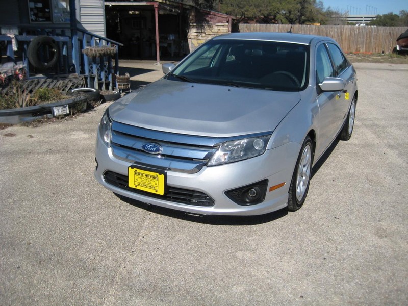 Ford Fusion Vehicle Full-screen Gallery Image 07