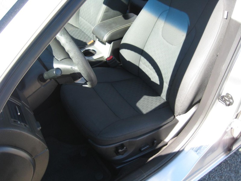 Ford Fusion Vehicle Full-screen Gallery Image 18