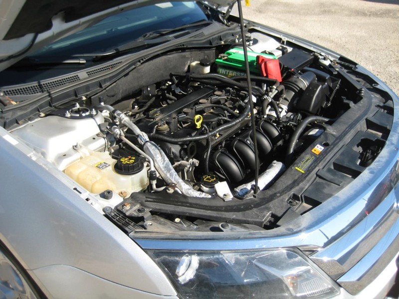 Ford Fusion Vehicle Full-screen Gallery Image 21