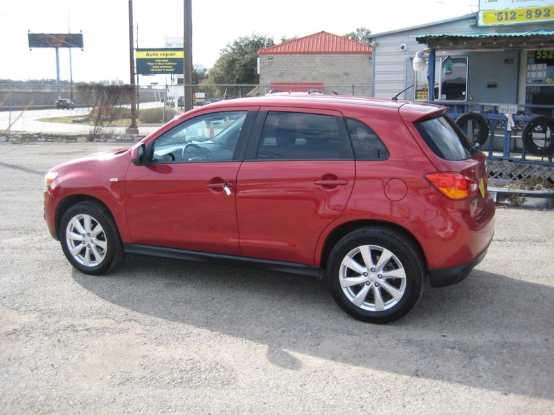 Mitsubishi Outlander Sport Vehicle Image 02