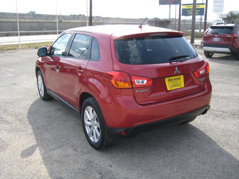 Mitsubishi Outlander Sport Vehicle Image 03