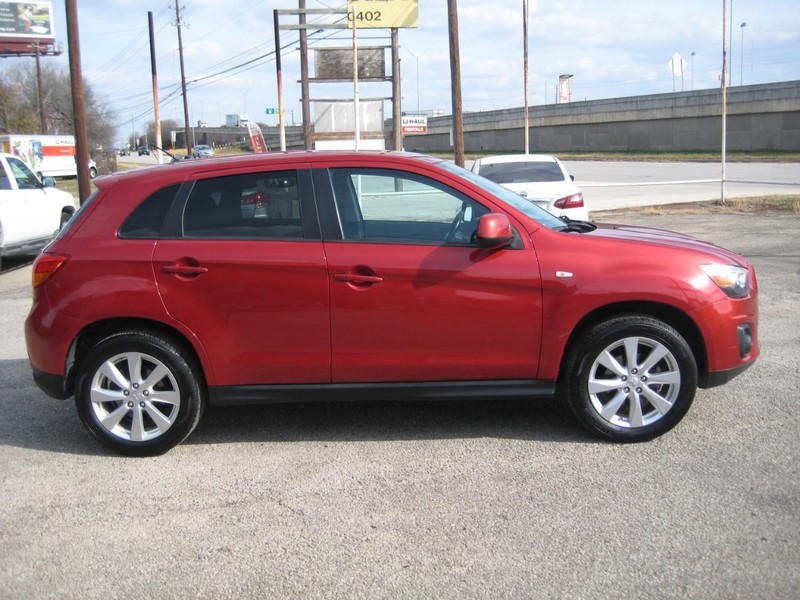 Mitsubishi Outlander Sport Vehicle Image 05