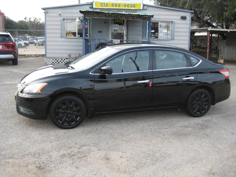 Nissan Sentra Vehicle Full-screen Gallery Image 01