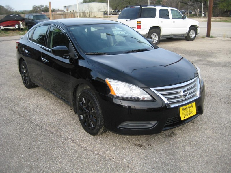 Nissan Sentra Vehicle Full-screen Gallery Image 06
