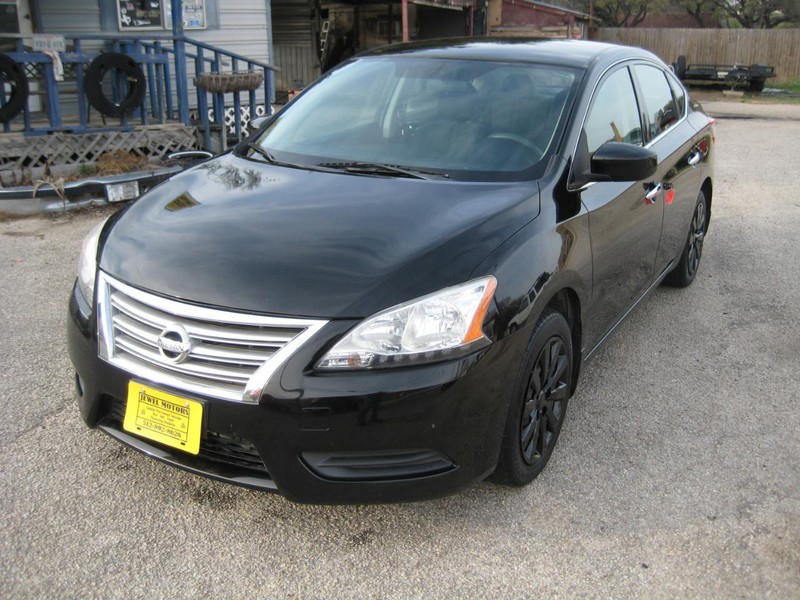 Nissan Sentra Vehicle Full-screen Gallery Image 07