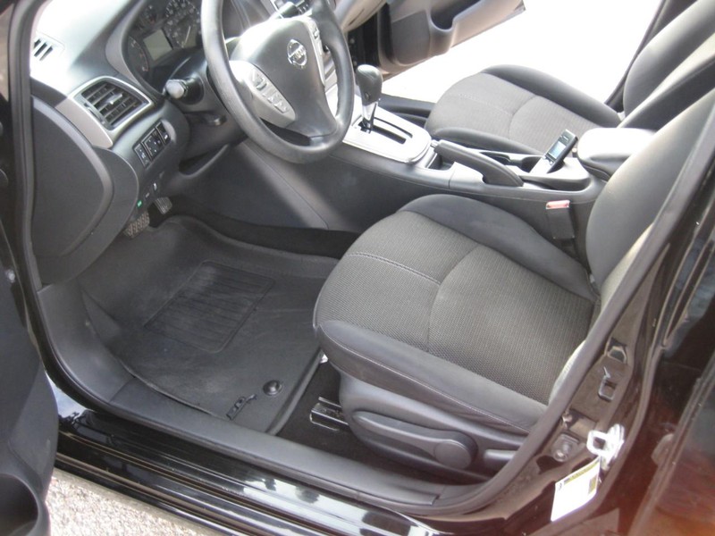 Nissan Sentra Vehicle Full-screen Gallery Image 15