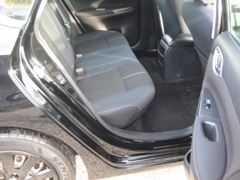 Nissan Sentra Vehicle Full-screen Gallery Image 17
