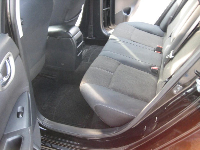 Nissan Sentra Vehicle Full-screen Gallery Image 18