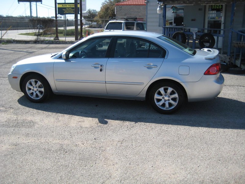 Kia Optima Vehicle Full-screen Gallery Image 02