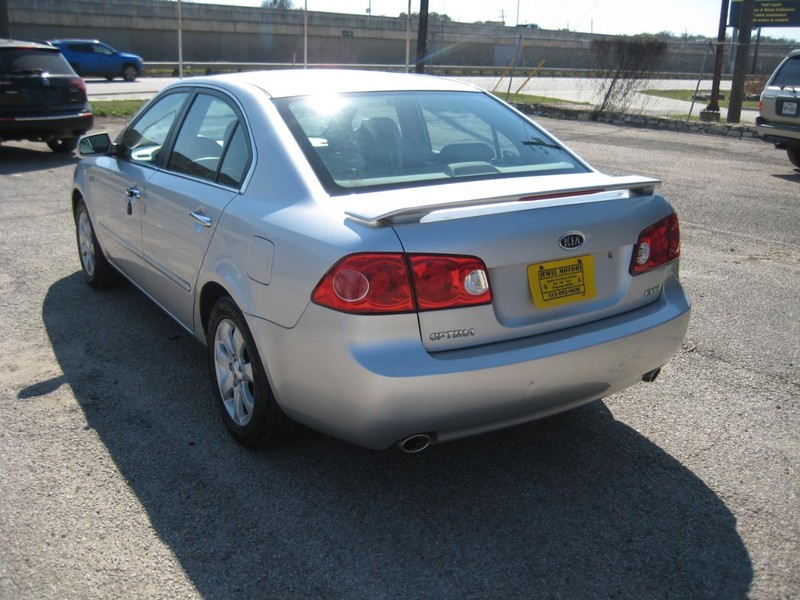 Kia Optima Vehicle Full-screen Gallery Image 03