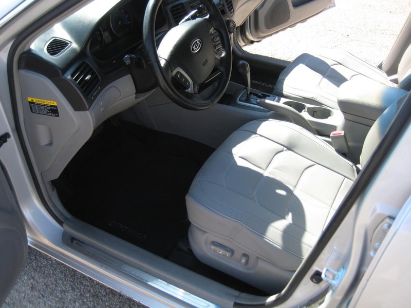 Kia Optima Vehicle Full-screen Gallery Image 14