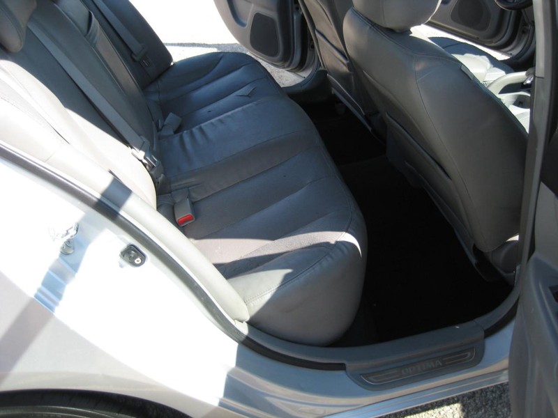 Kia Optima Vehicle Full-screen Gallery Image 19