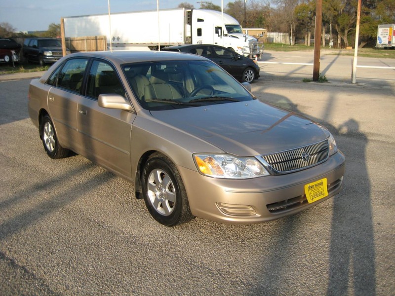 Toyota Avalon Vehicle Full-screen Gallery Image 06