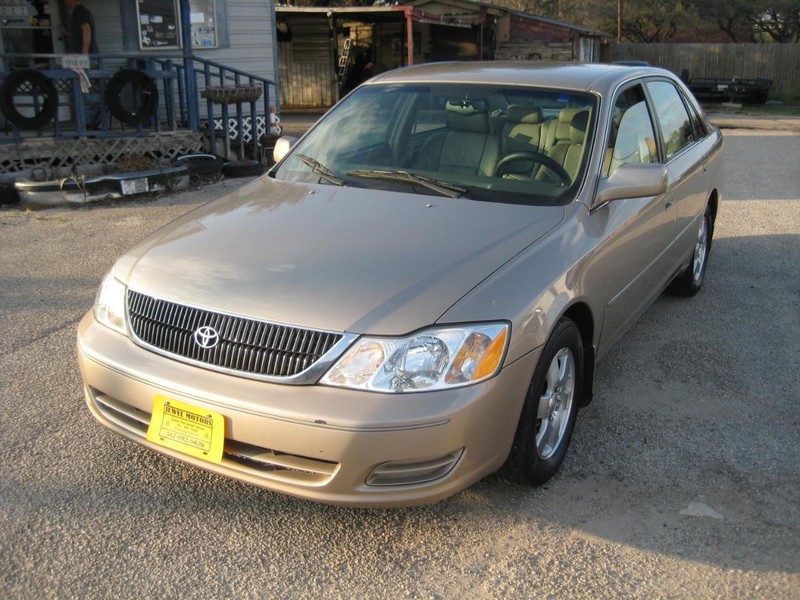 Toyota Avalon Vehicle Full-screen Gallery Image 07