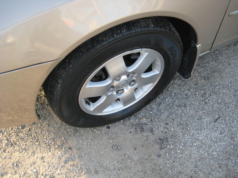 Toyota Avalon Vehicle Full-screen Gallery Image 08