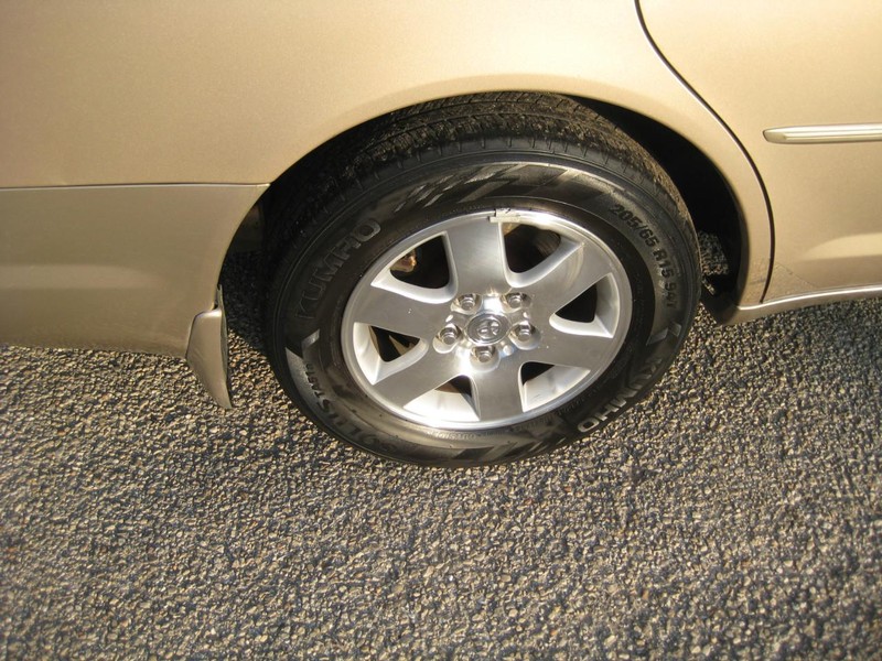 Toyota Avalon Vehicle Full-screen Gallery Image 10