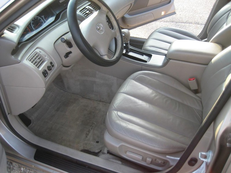 Toyota Avalon Vehicle Full-screen Gallery Image 14