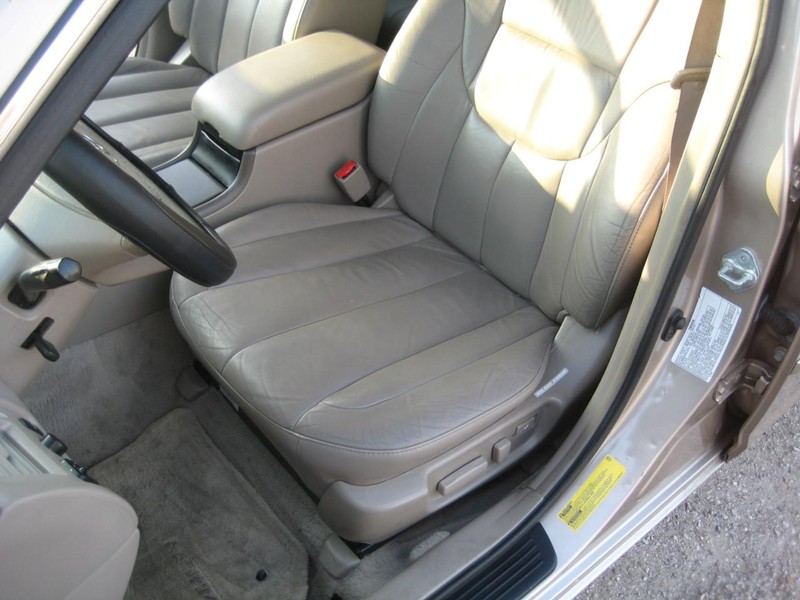 Toyota Avalon Vehicle Full-screen Gallery Image 15