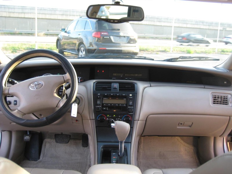 Toyota Avalon Vehicle Full-screen Gallery Image 18