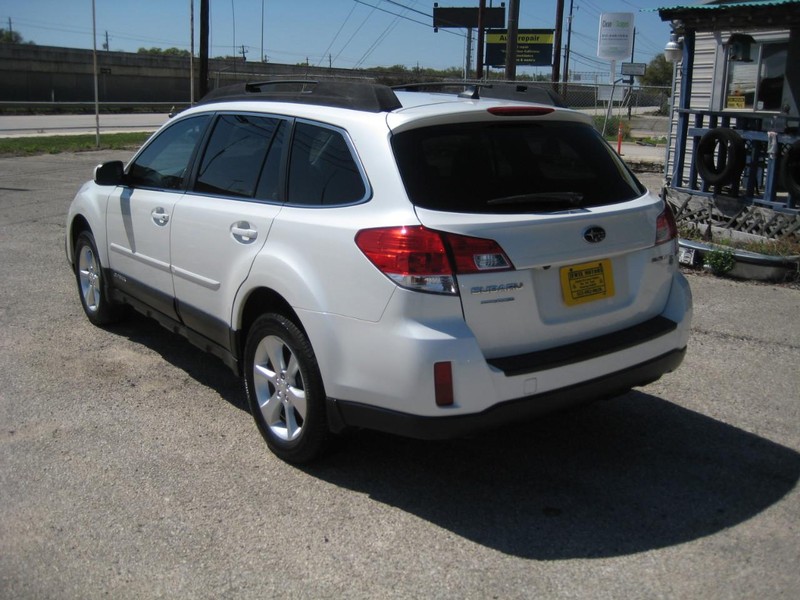 Subaru Outback Vehicle Image 03