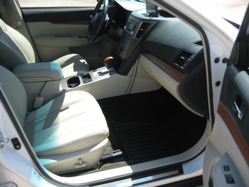 Subaru Outback Vehicle Image 12