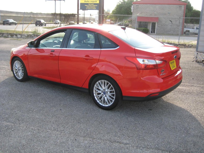 Ford Focus Vehicle Image 02