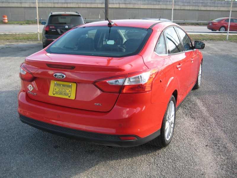 Ford Focus Vehicle Image 03