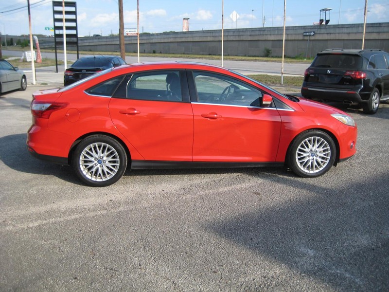 Ford Focus Vehicle Image 04