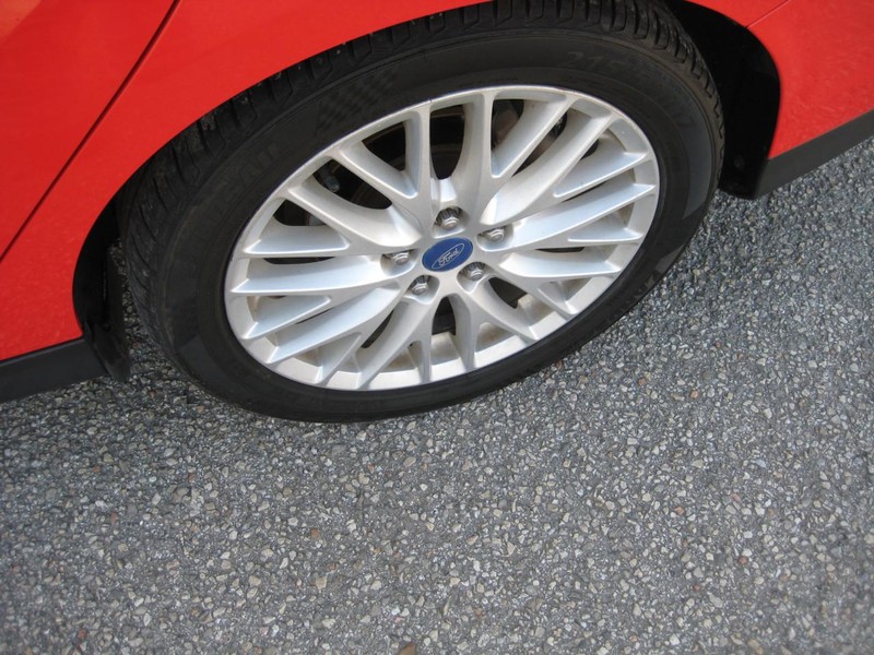 Ford Focus Vehicle Image 08