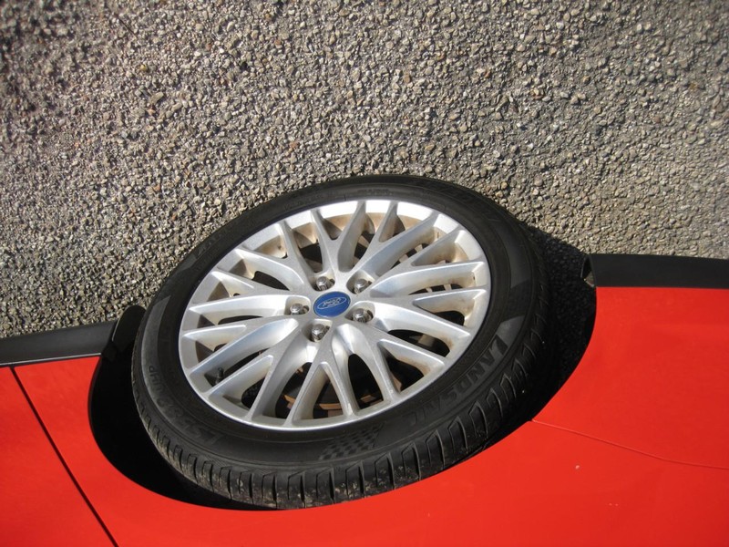 Ford Focus Vehicle Image 09