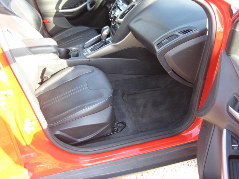 Ford Focus Vehicle Image 11