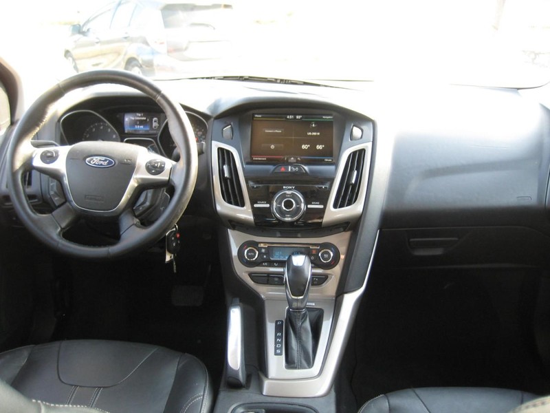 Ford Focus Vehicle Image 14
