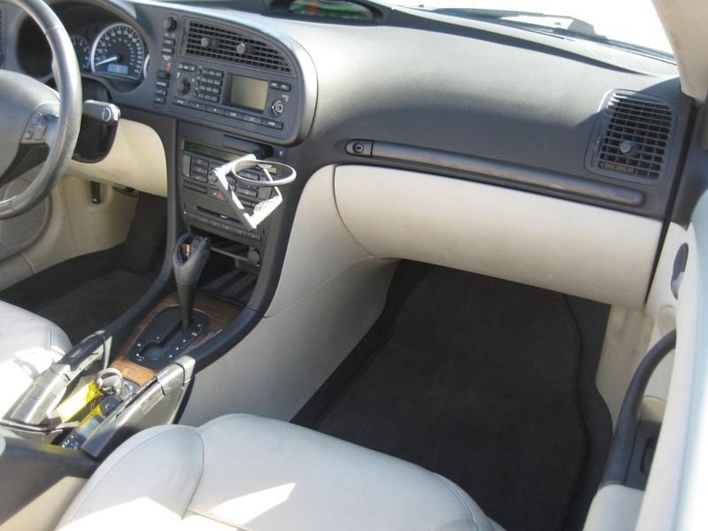 Saab 9-3 Vehicle Image 16