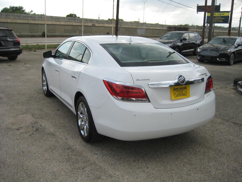 Buick LaCrosse Vehicle Image 03