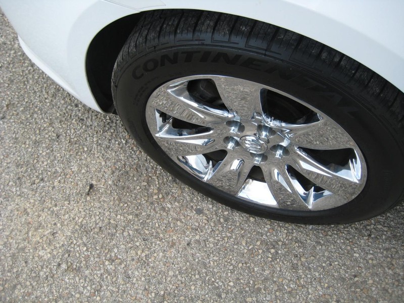 Buick LaCrosse Vehicle Image 08