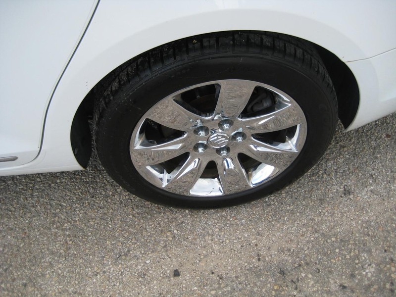 Buick LaCrosse Vehicle Image 09