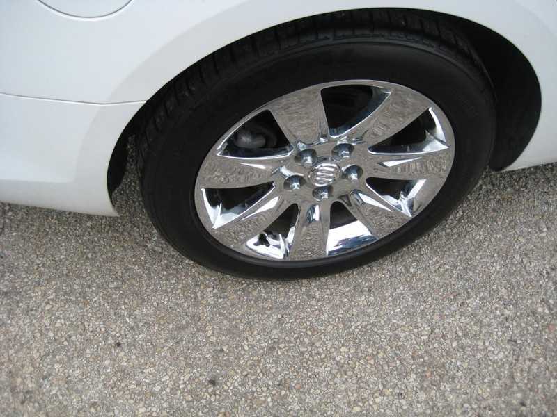 Buick LaCrosse Vehicle Image 10