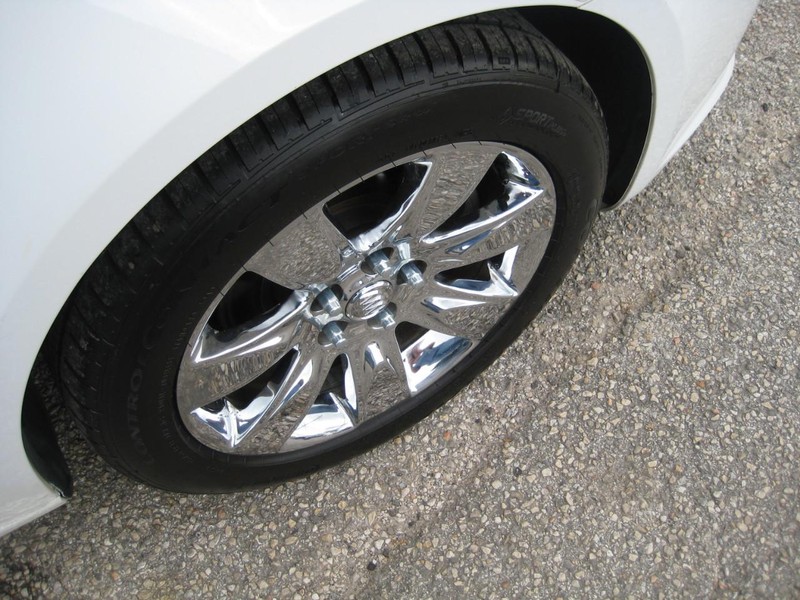 Buick LaCrosse Vehicle Image 11