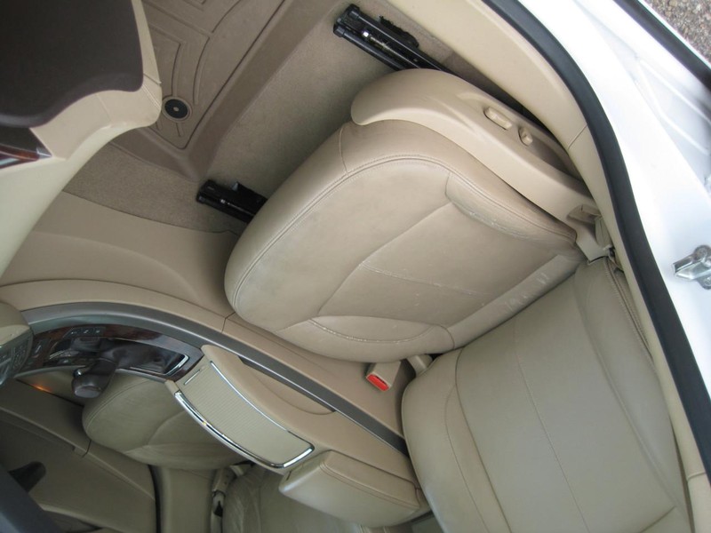 Buick LaCrosse Vehicle Image 13